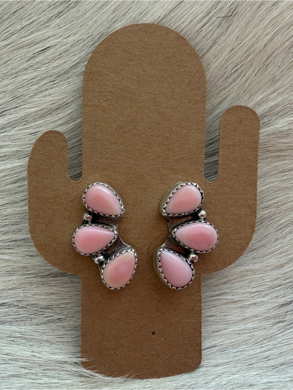 ❤️ Signed Navajo Maxine Ramirez Queen Pink Conch Half Cluster Native Earrings - Picture 4 of 17
